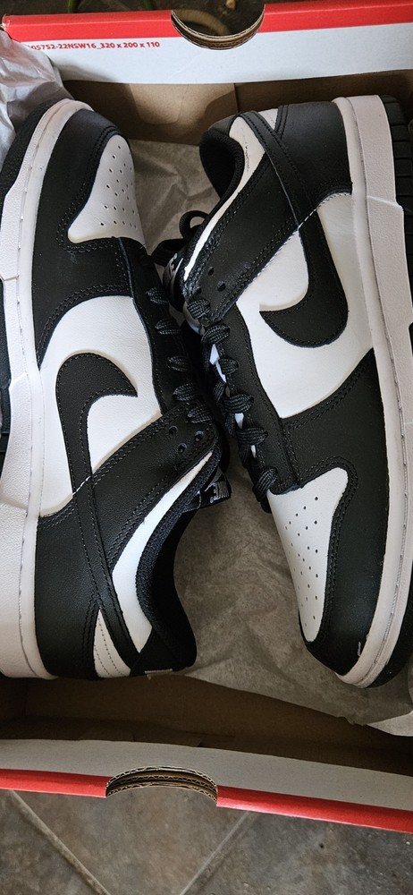 Womens NIKE Pandas Size 6