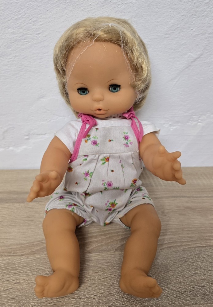 Vinyl doll, 37 cm, sleeping eyes, drinking and wetting function, vintage
