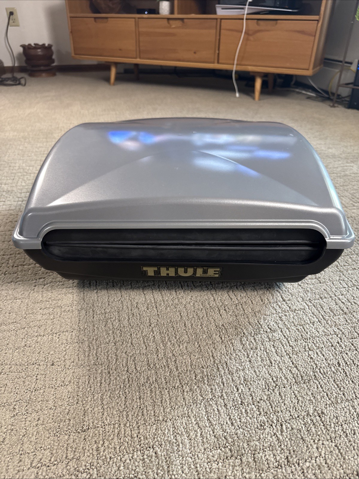 Thule Cast Away Fishing Rod Carrier Roof Rack #885, Locking, Holds 4 Rods, New