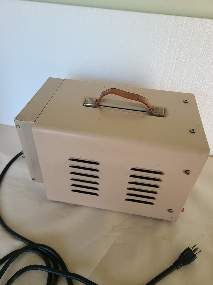 DataPulse 100R Pulse Generator 37000-153, 115VAC, Powers Up, AS IS UNTESTED