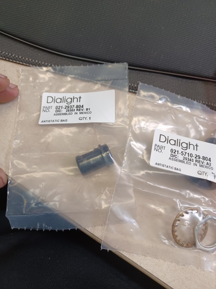 Dialight 021-5710-2937804 Panel Mount Indicator Lamps Light SHIELD Panel IND.