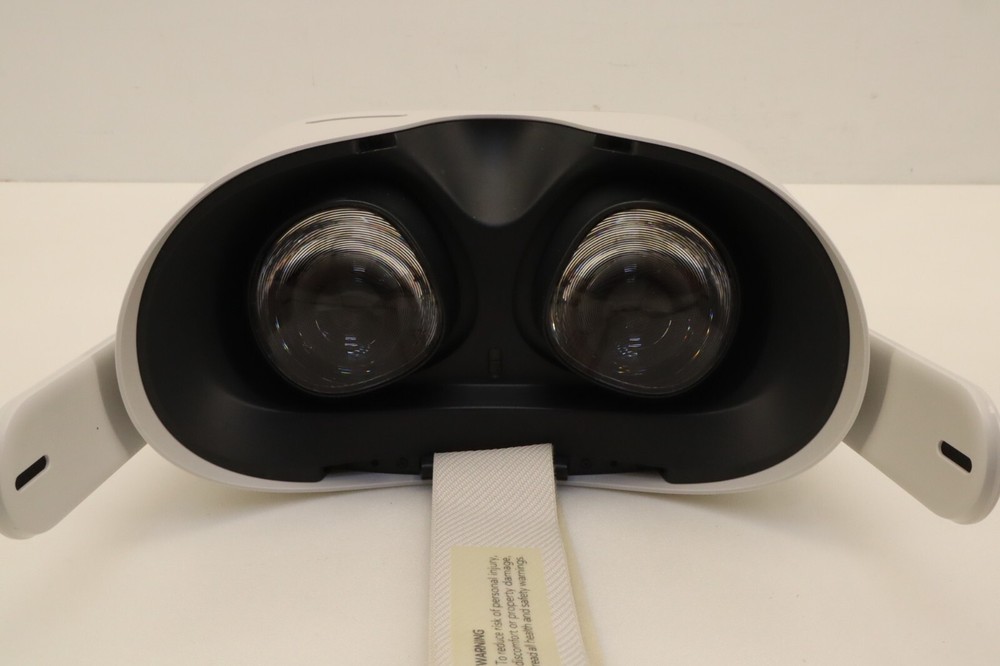 Meta Quest 2 - 128gb - Headset, Controllers, Charging Cable