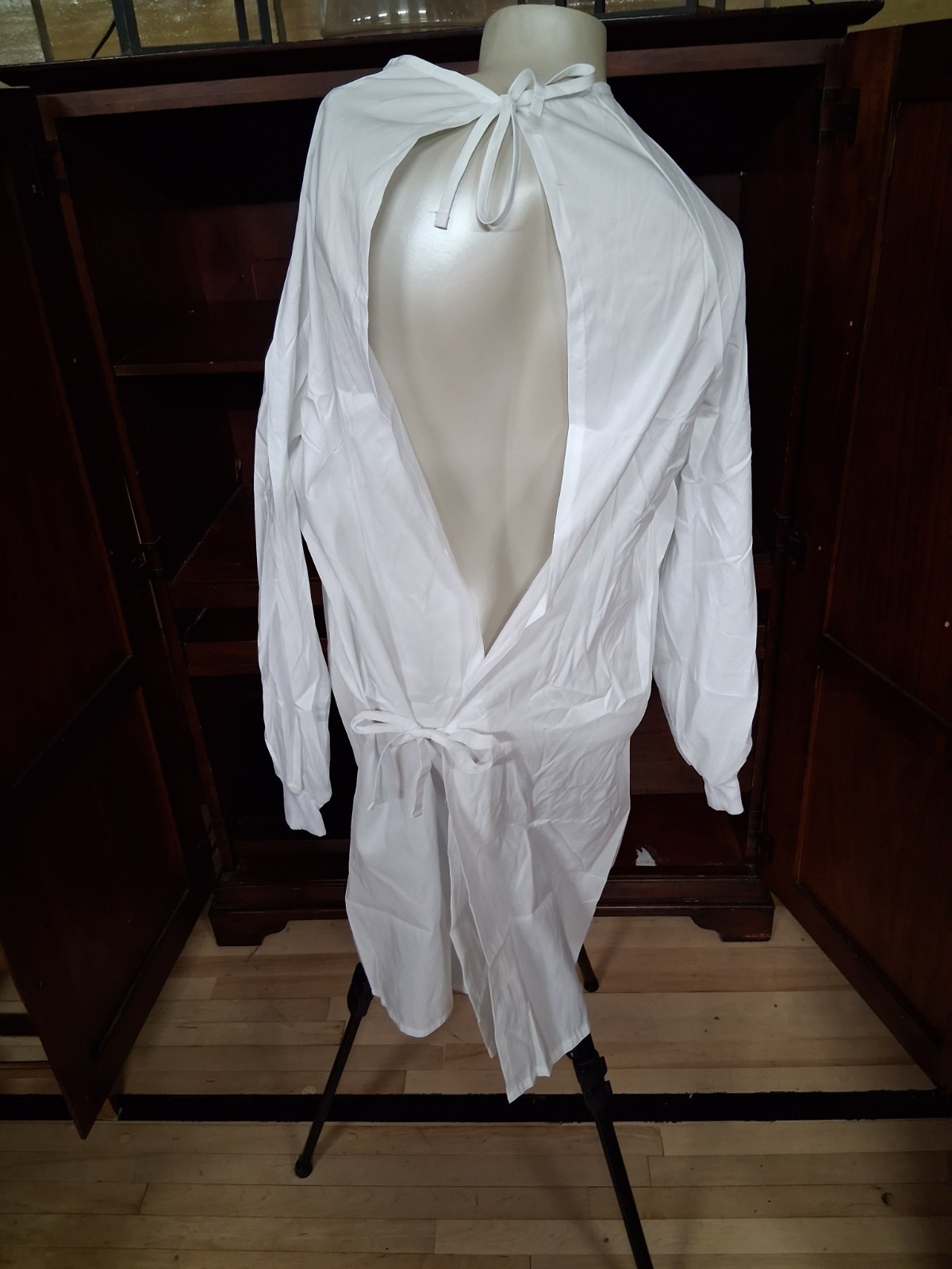 Dickson Industries non surgical gown.