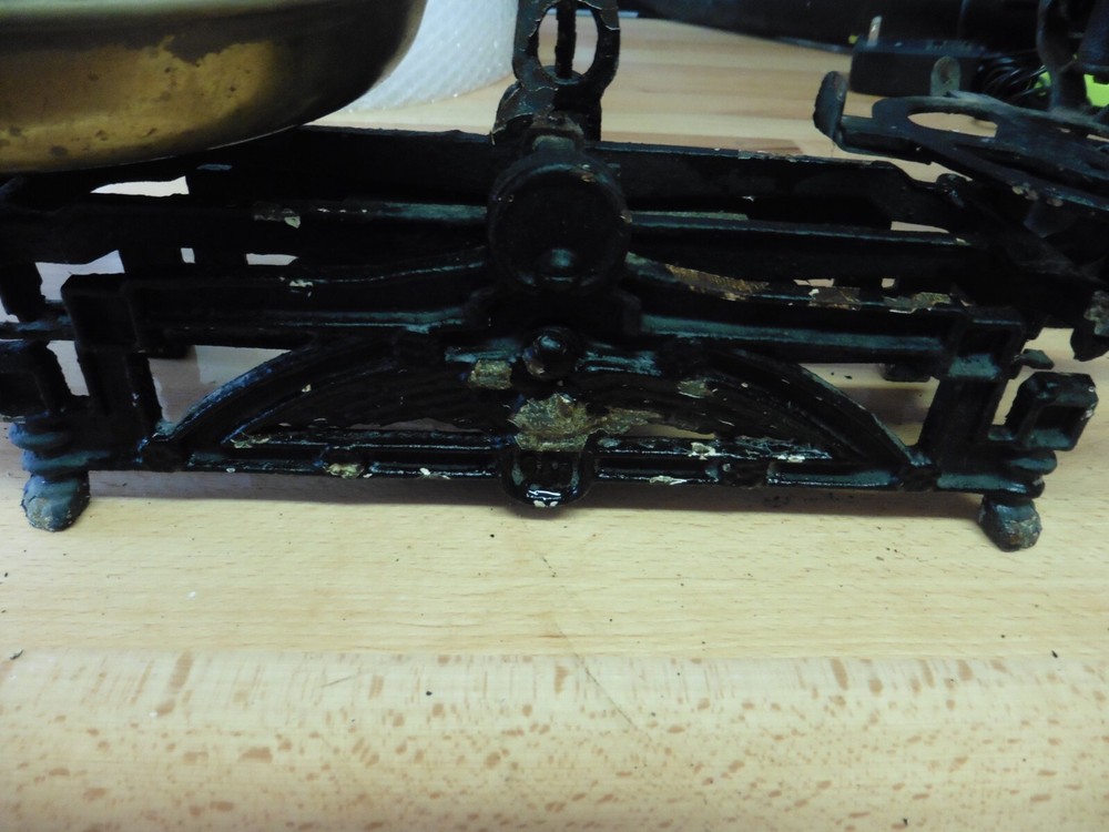 Antique 5 lb Scale Cast Iron Eagle Claw foot