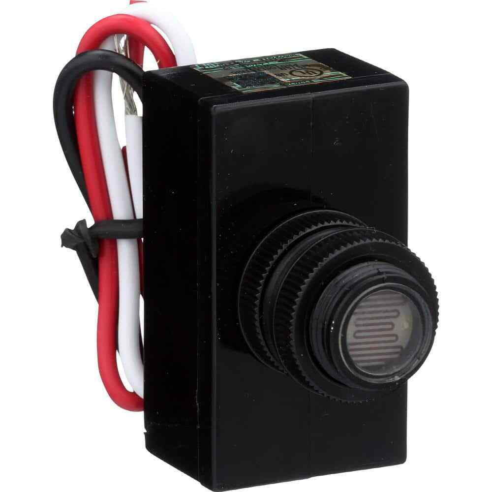 Defiant 1800-Watt Post Eye Light Control