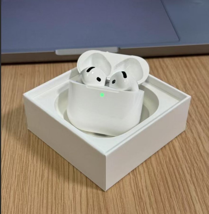 Sealed Apple 4th Generation Wireless In-Ear Headset Active Noise Cancellation