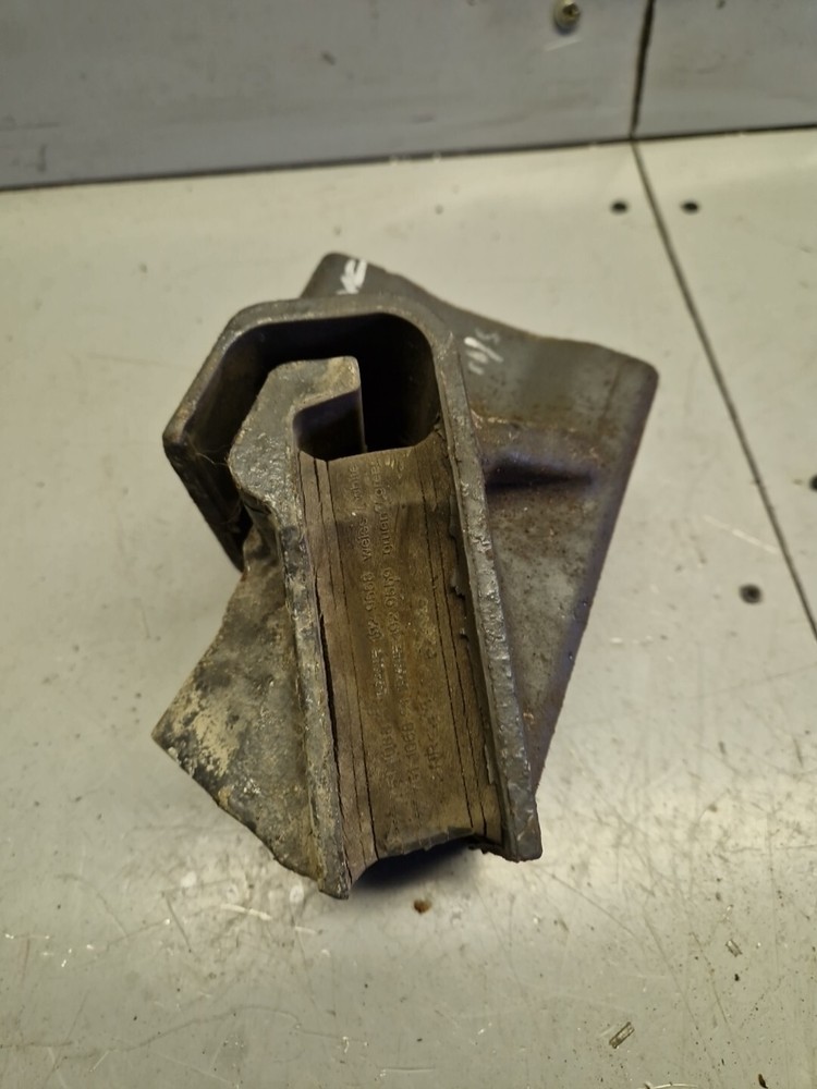DAF XF106 ENGINE MOUNT L=R