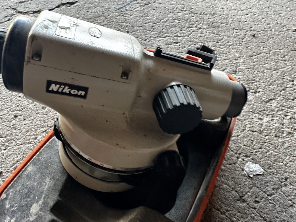 Nikon AP-5 Builders Auto Level & Case