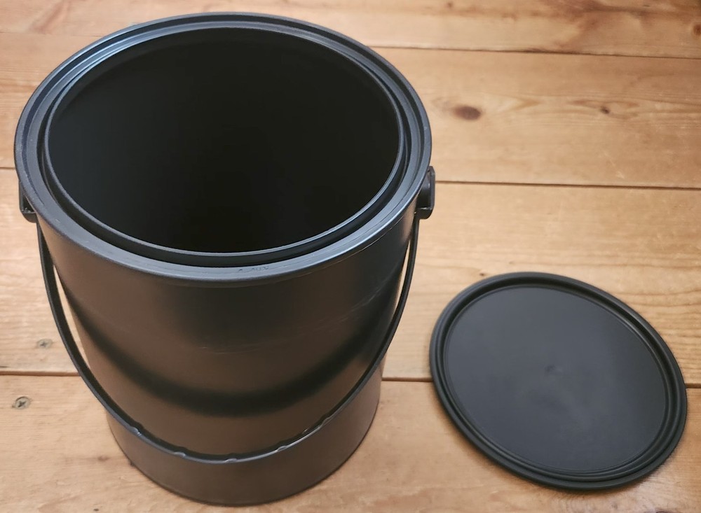 Plastic Paint Can with Lid and Handle One Gallon