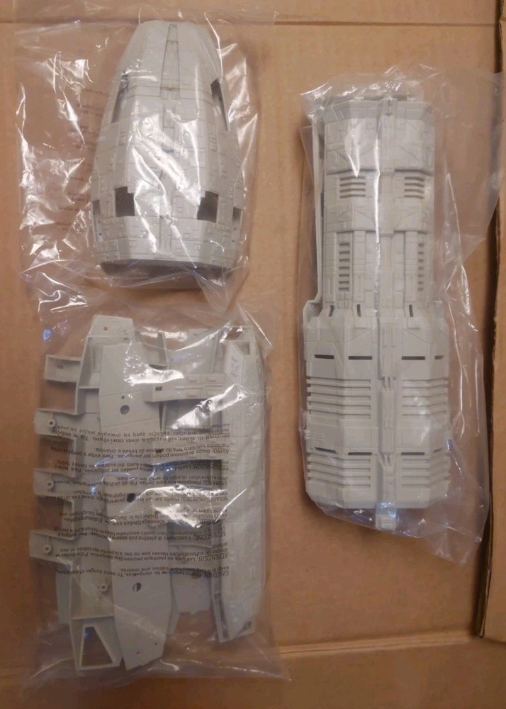 Moebius Models Battlestar Galactica Pegasus 1/4105 Scale Model Kit Open Box