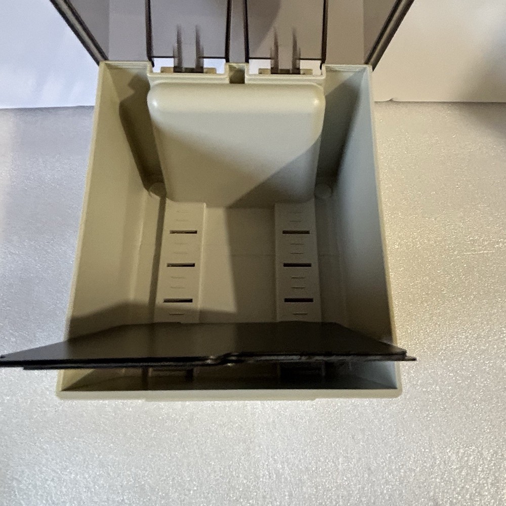 Floppy Disc 5.25" Storage Case Ring King Diskcover 50 Yellowing Some Inserts