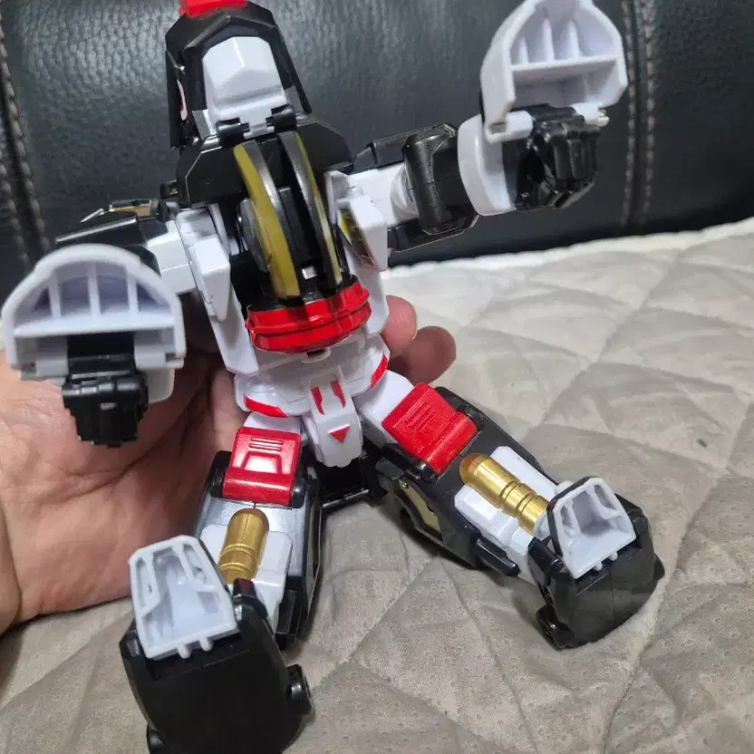Mini Special Force Animaltron Kora Robot with Weapons