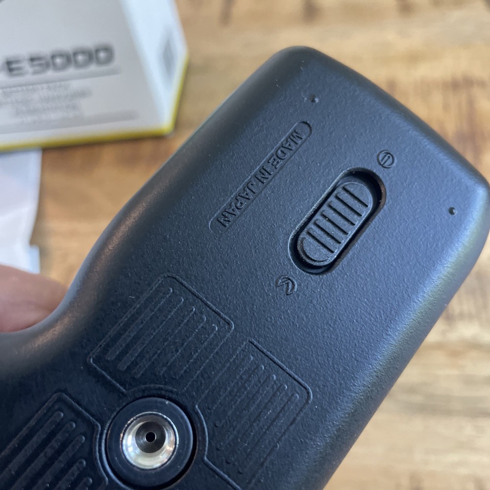 Nikon MB-E5000 AA Battery Pack Grip