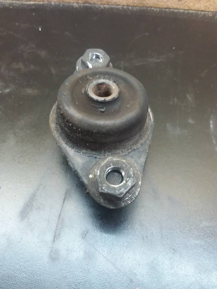 2007 07-11 Harley Davidson Electra Glide FLHT Bottom Lower Motor Engine Mount