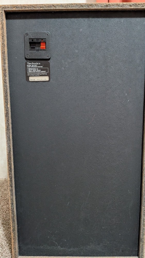 Technics Vintage Speaker Cabinets With Speaker Wire And Amplifier Receiver