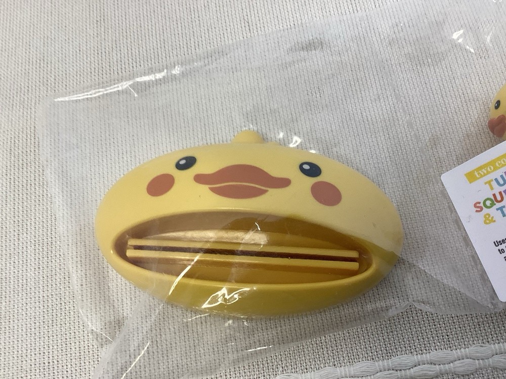 Tube Squeezer & Topper Toothpaste Duck