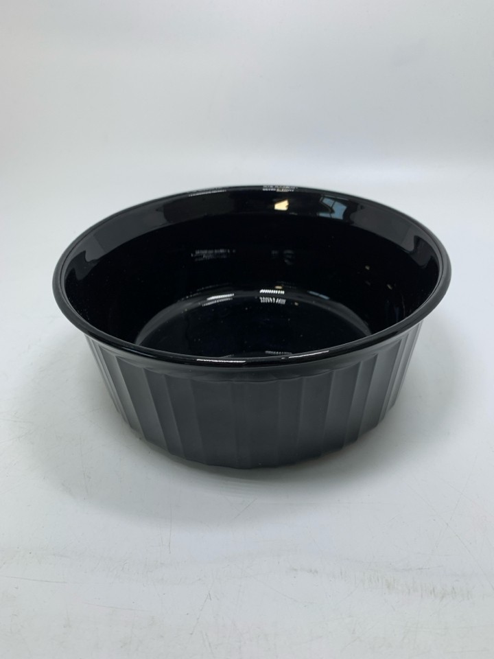 BLACK RIBBED CIRCLE BAKING DISH.