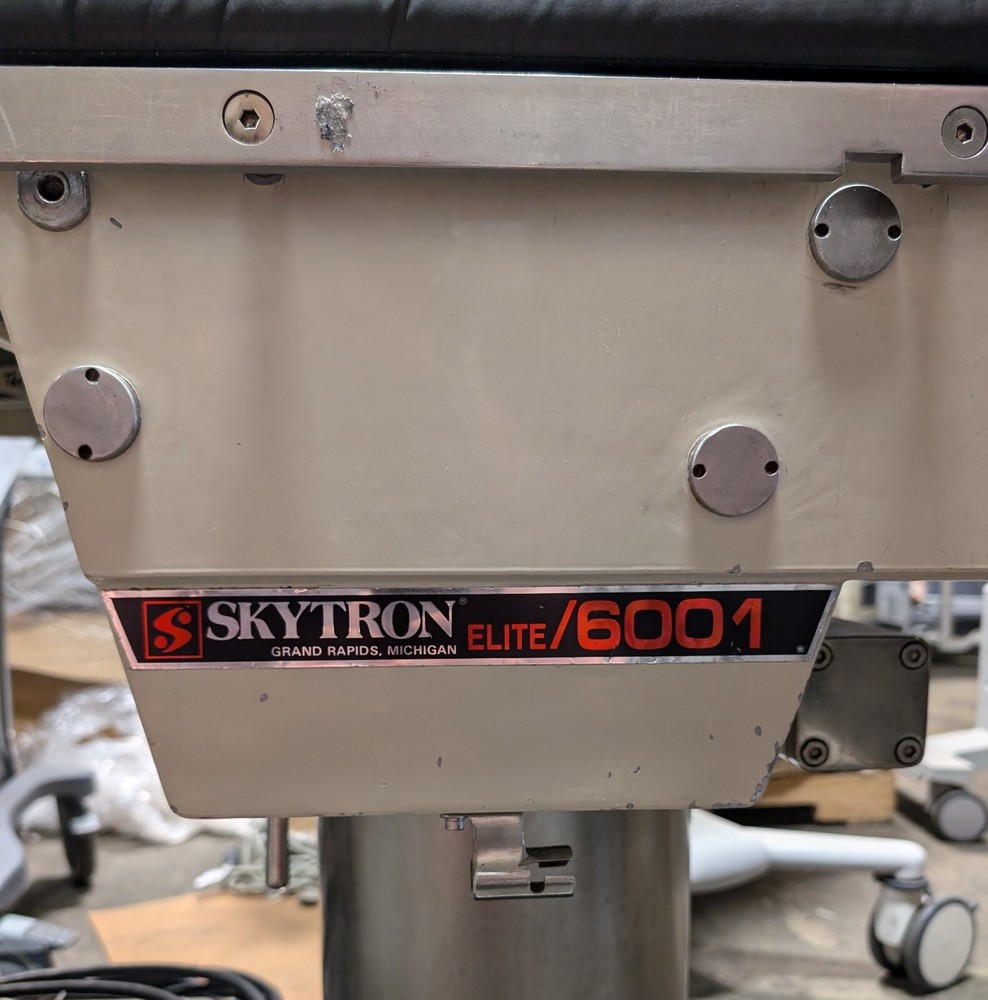 Skytron 6001 Surgical Table