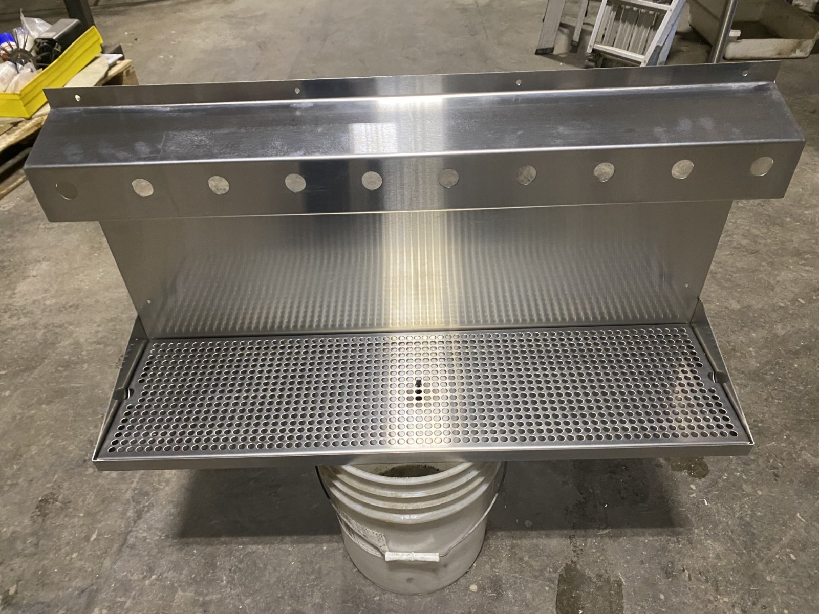 10 tap wall mounted beer tower dispenser with built in drip tray