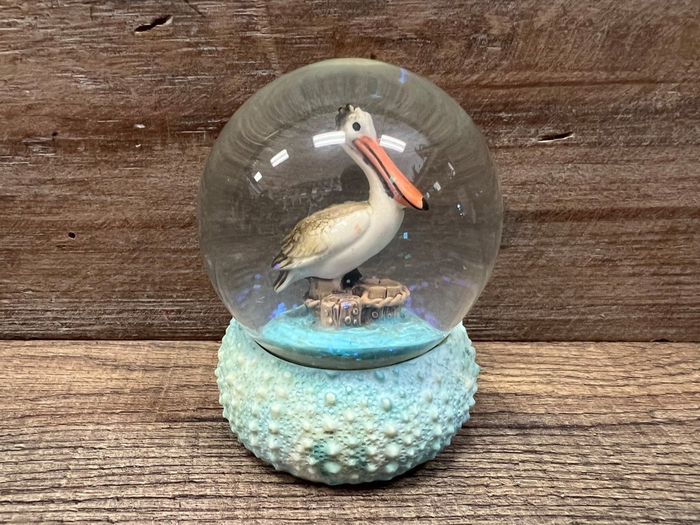 Pelican Snowglobe 3" x 2.5"