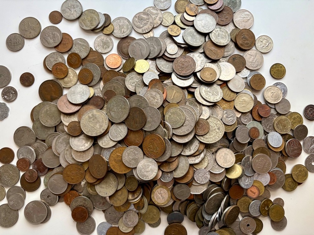 25 foreign coins, no duplicates