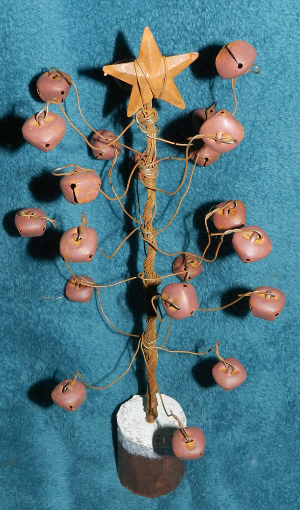 CUTE PRIMITIVE RUSTIC JINGLE BELL CHRISTMAS TREE!