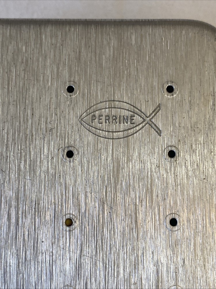VINTAGE PERRINE QUALITY ALUMINUM FLY BOX #100INTERNAL SWING LEAF LID CLOSURE