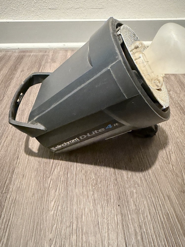 TESTED - Elinchrom D-Lite 4 it Bundle - 2 Light Units