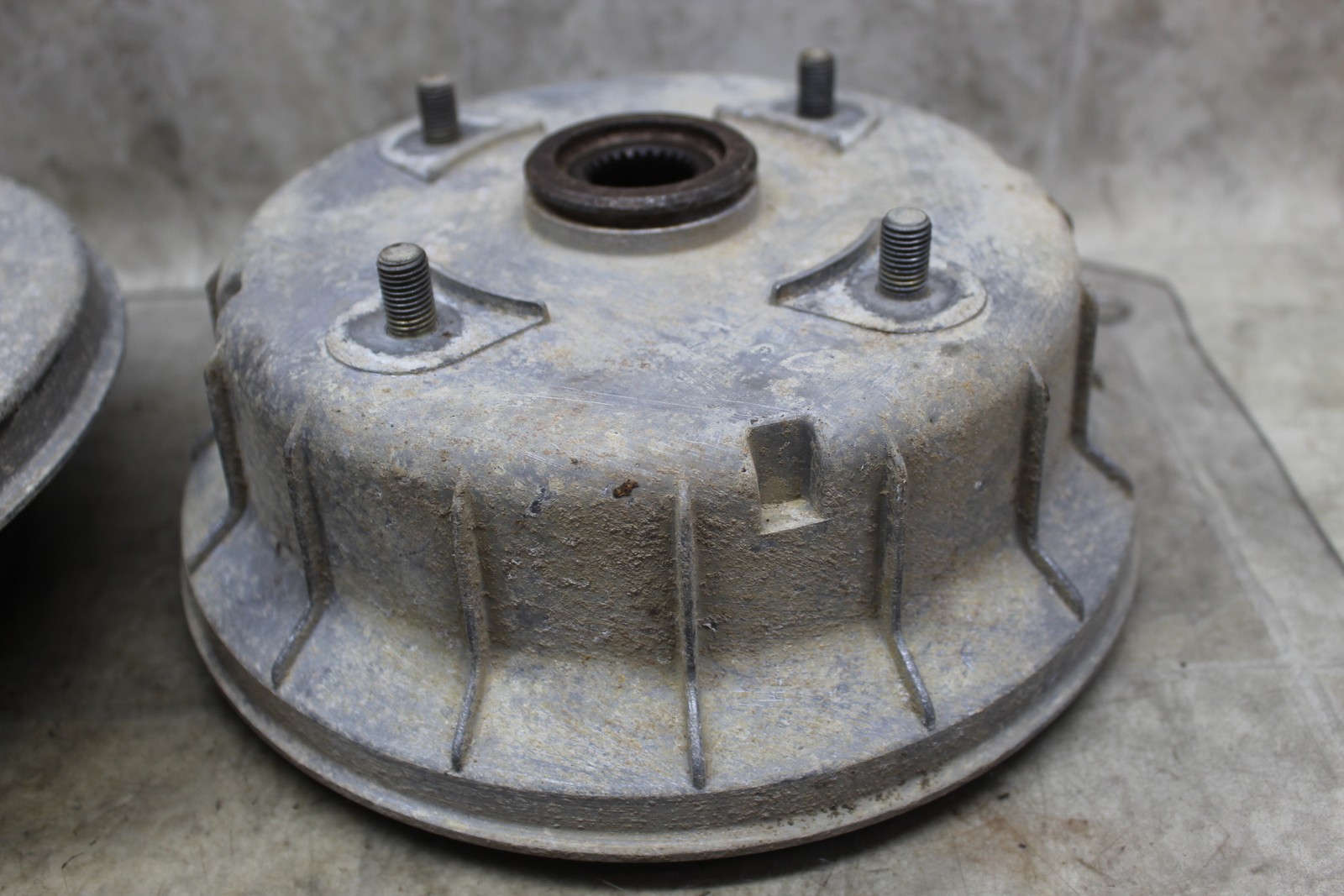 93-04 Kawasaki Bayou 300 4x4 93-99 400 Oem Rear Back Brake Drum Assembly