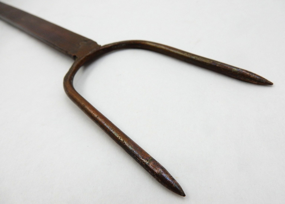 ANTIQUE SOLID COPPER HAND-FORGED TOASTING FORK WITH CURVED HANGER HANDLE