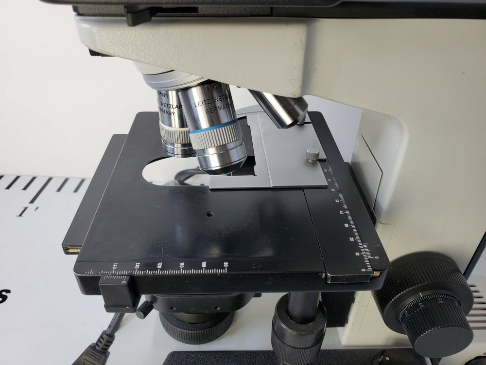 LEITZ LABORLUX S MICROSCOPE w/ 4 Objectives