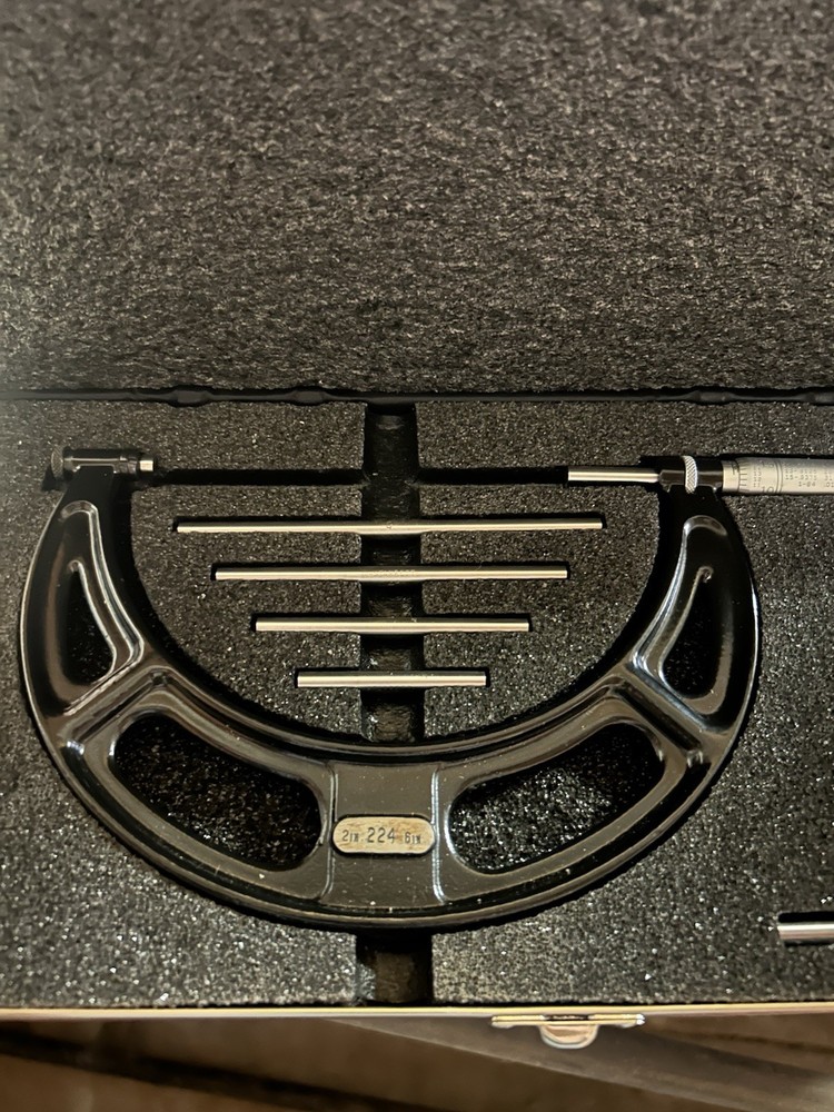 Starrett 224 Outside Micrometer Set 2-6 in Mechanical with Interchangeable Rods