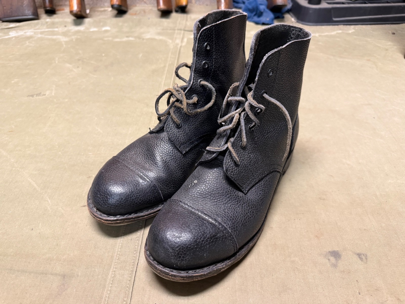 WWII BRITISH CANADIAN COMMON WEALTH COMBAT FIELD LOW BOOTS- SIZE 11