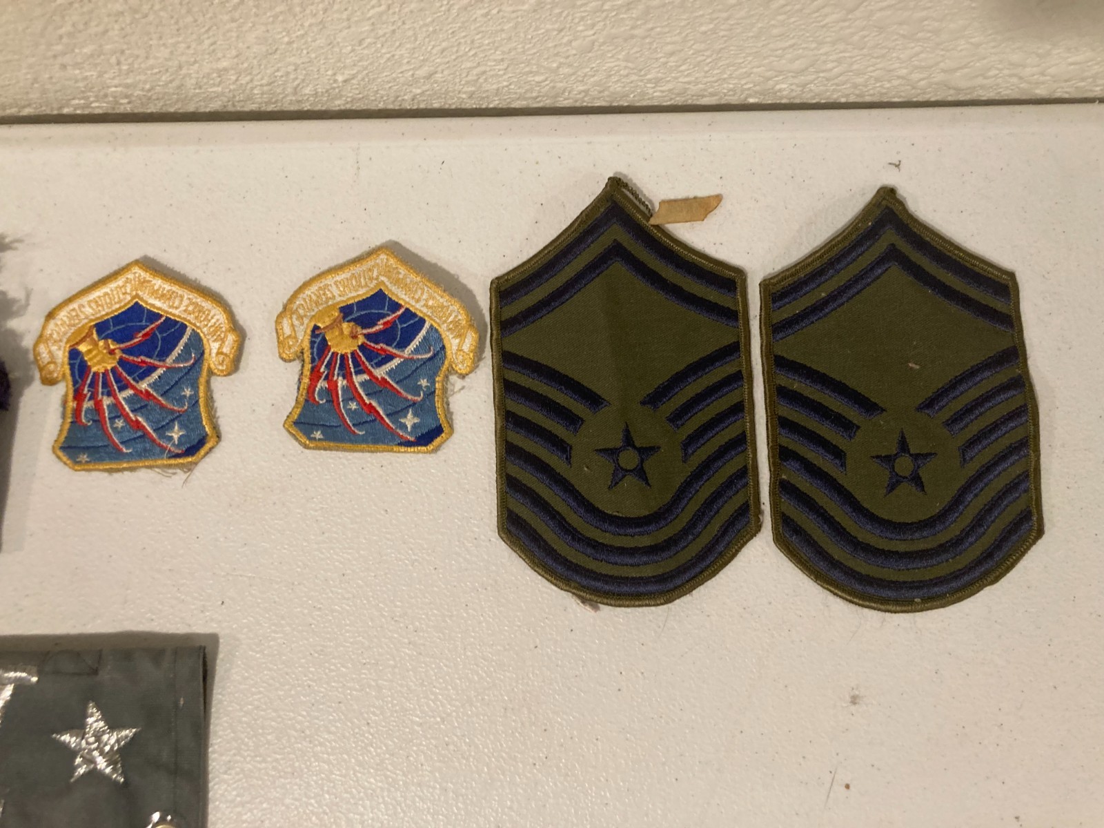 GROUP OF MILITARY PATCHES, PINS AND MEDALS. WWII