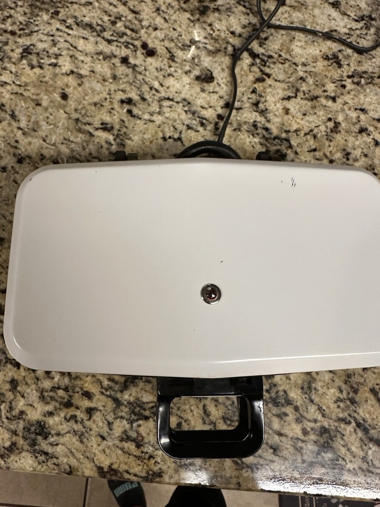 Vitantonio Belgian Waffle maker White  Model 550