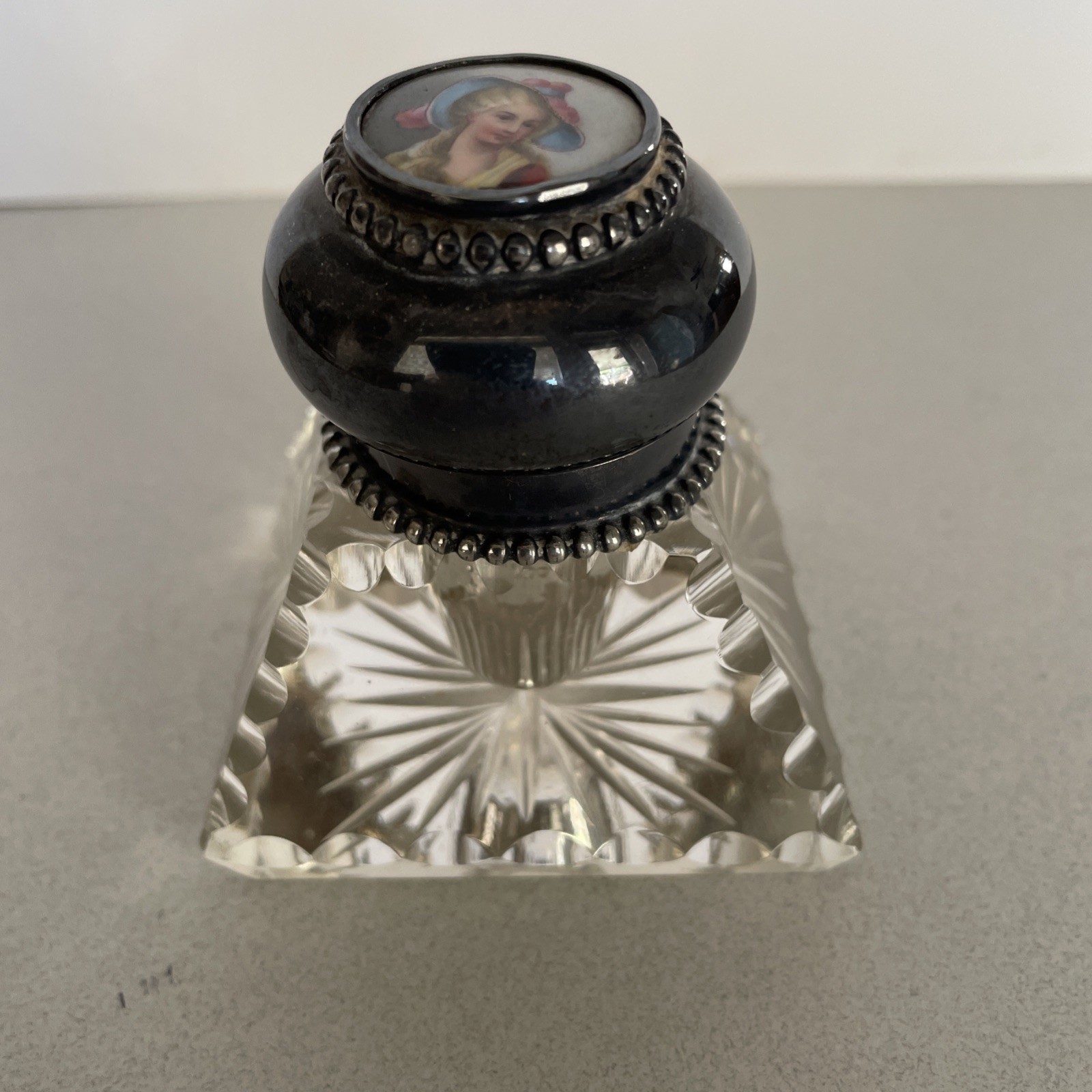 ANTIQUE RARE STAR CUBED CUTBASE SILVER VICTORIAN LADY TOP HINGED SILVER INKWELL