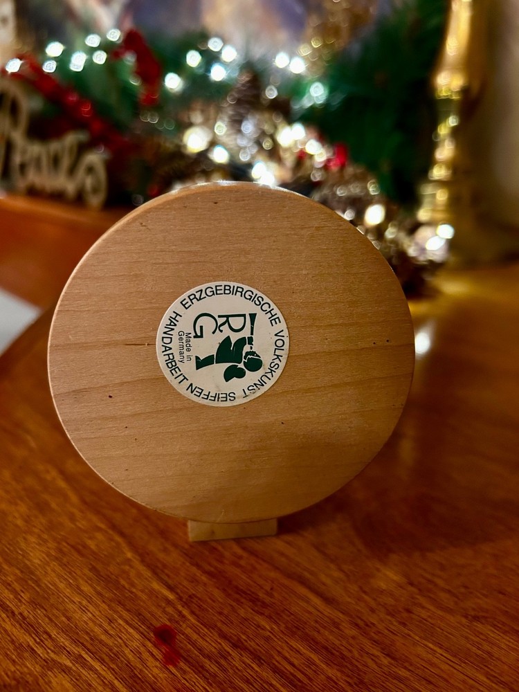 Authentic Erzgebirgische Volkskunst Nutcracker