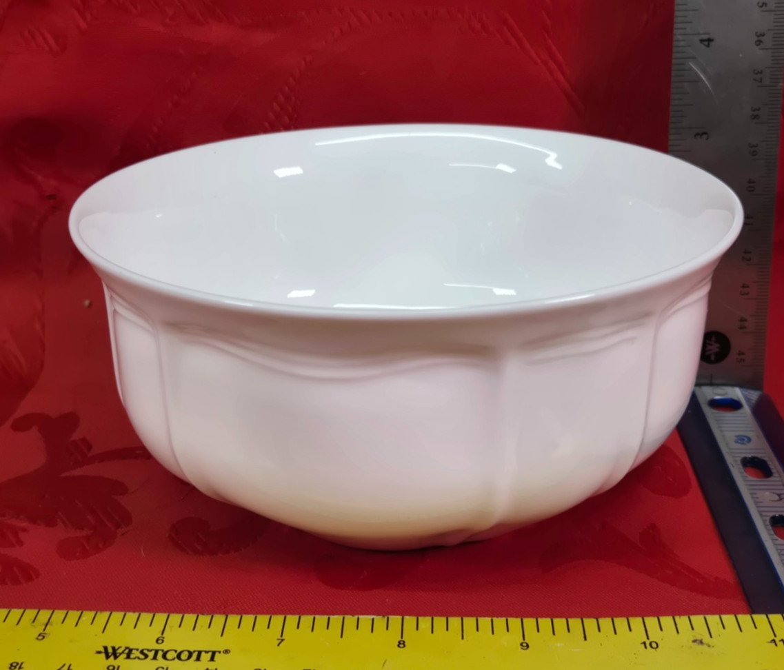 Mikasa Antique White Bone China Cereal Bowl 6 1/8"