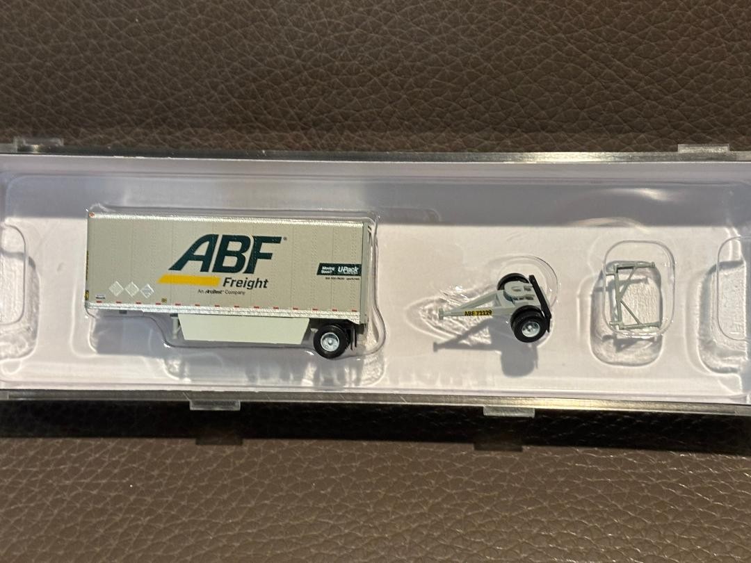 Trainworx N Scale 42893-08 28' Pup Trailer w/Dolly  ABF Freight  #82769
