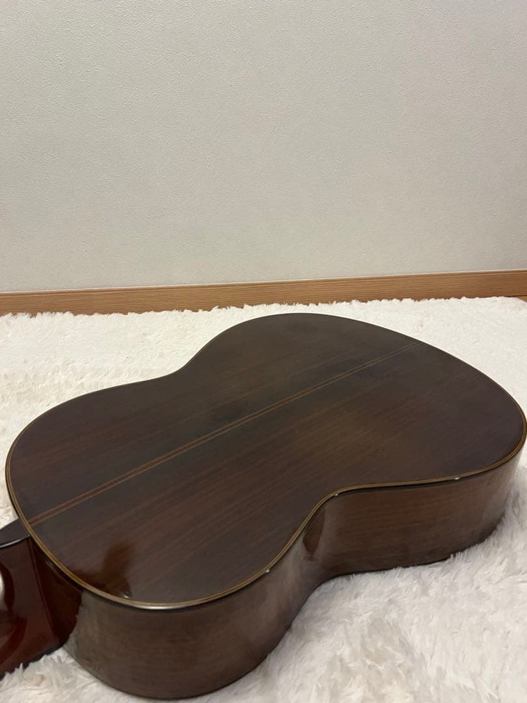 Yamaha CGN2 Classical Guitar With Hard Case Excellent Condition