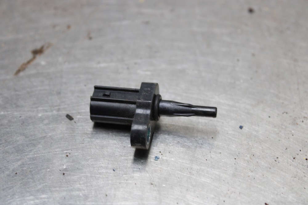 09-15 SUZUKI Gladius SFV 650 Air Temperature Temp Sensor