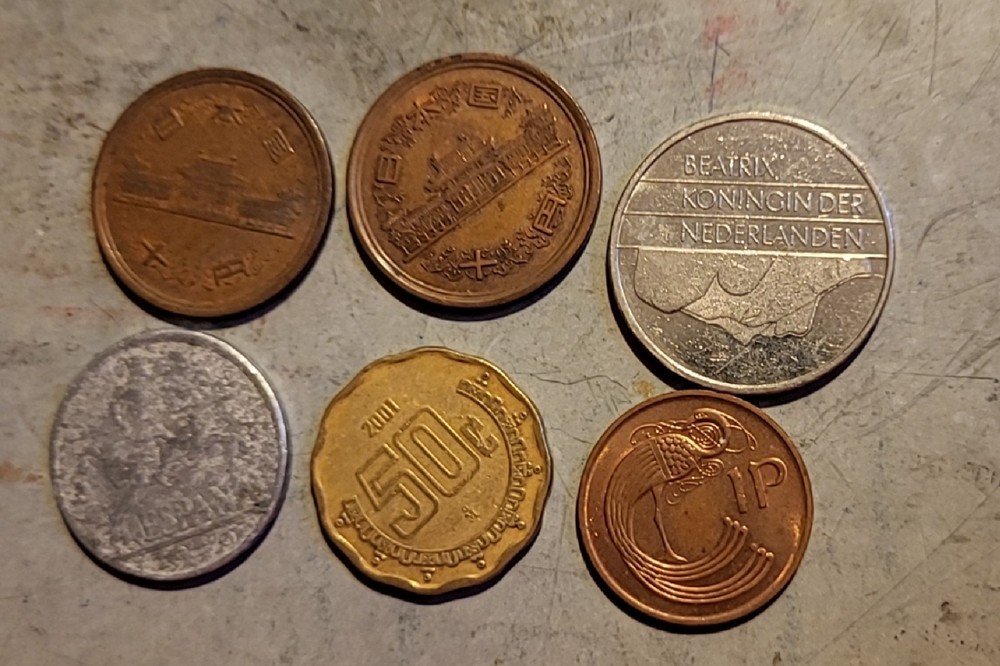 Coins from Various Countries 6pcs  j6