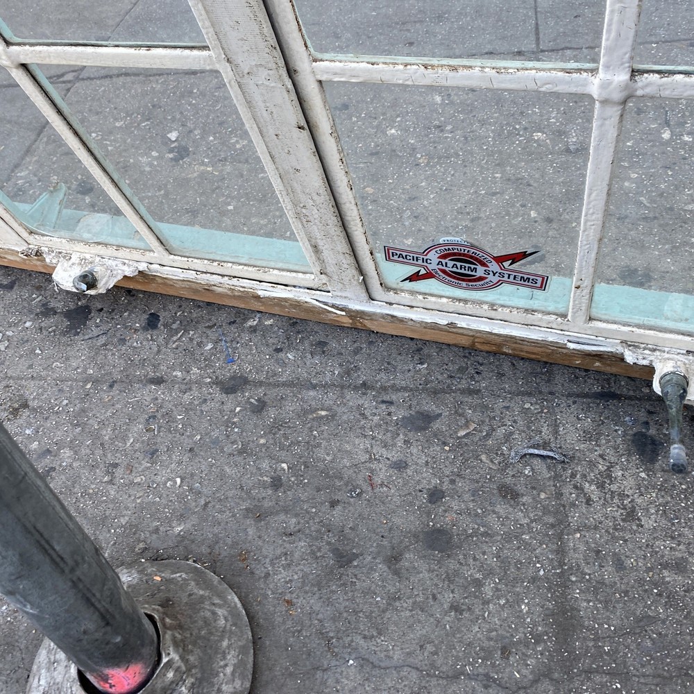 Metal case window 73.5x49 Functioning Center Windows