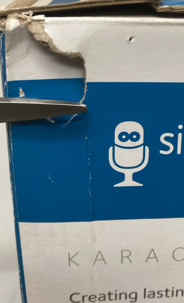 Singing Machine SML343BK Karaoke Machine CD+ Gs Wired Microphone/ New.