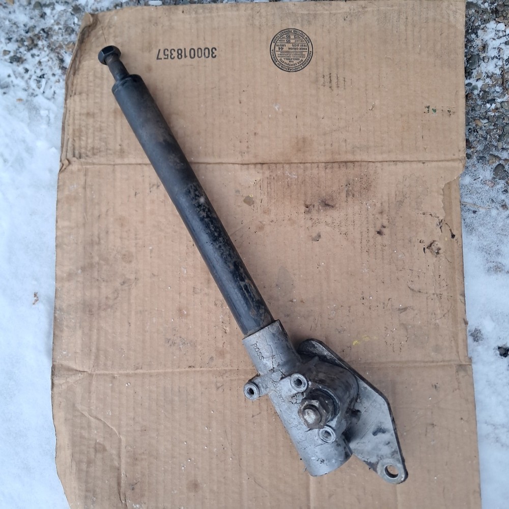 John Deere 314 317 - steering column