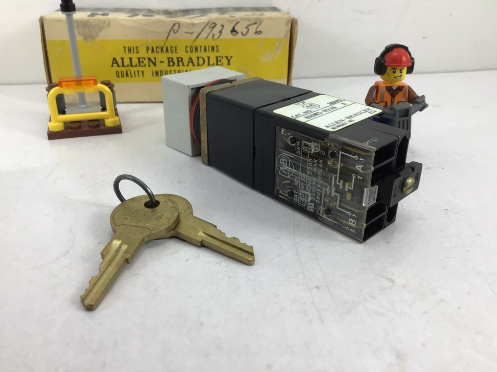800MS-H33B SER A - ALLEN-BRADLEY - OPERATOR FOR SELECTOR SWITCH - **NOS!**