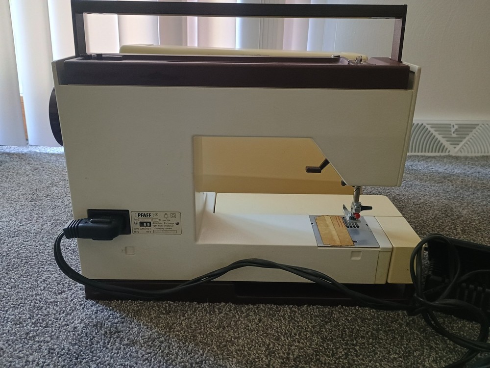 PFAFF 1015 TIPMATIC Sewing Machine Vintage