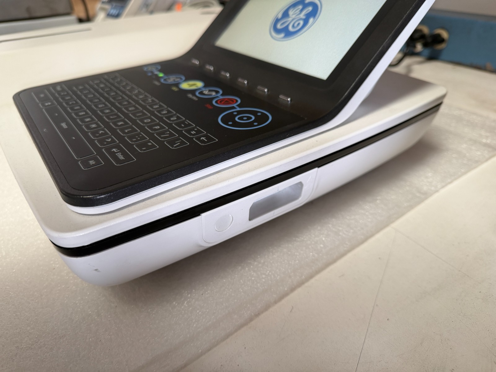 GE MAC 2000 12 Channel Interpretive Electrocardiograph w/12-lead ECG electrode