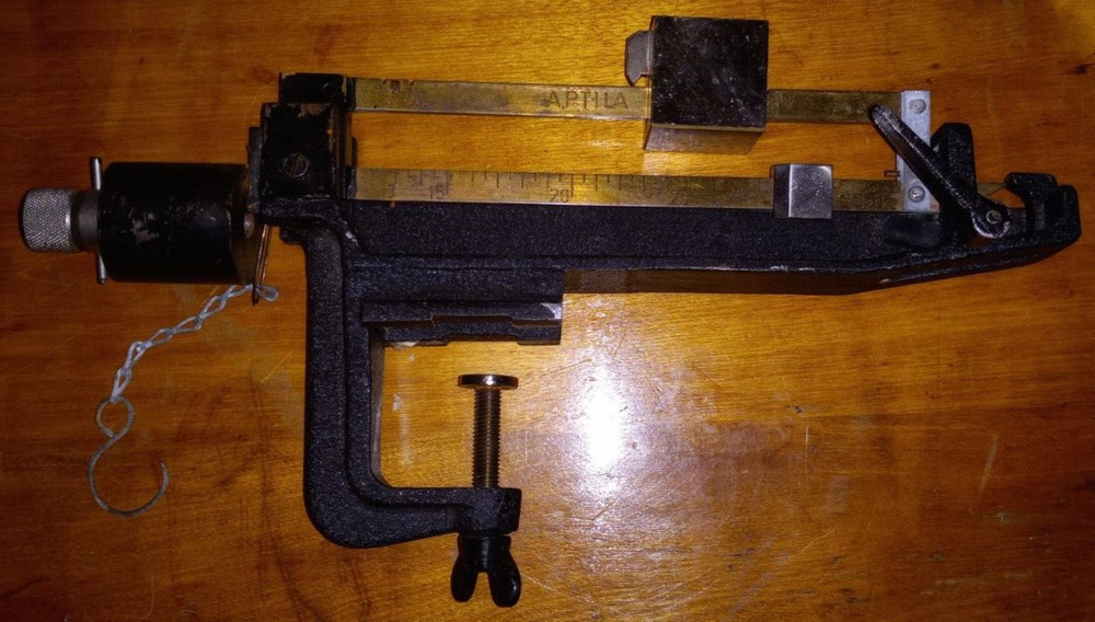 Vintage Aptila Black Clamp On Scale