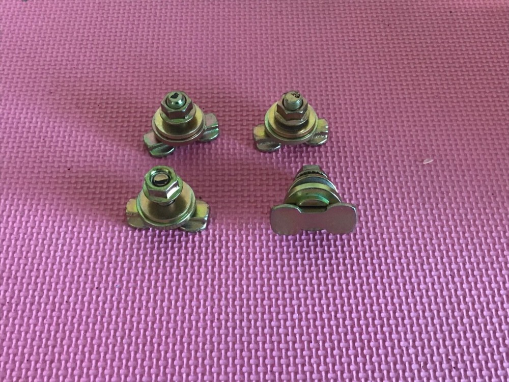 4 L-TRACK Mount hardware pads
